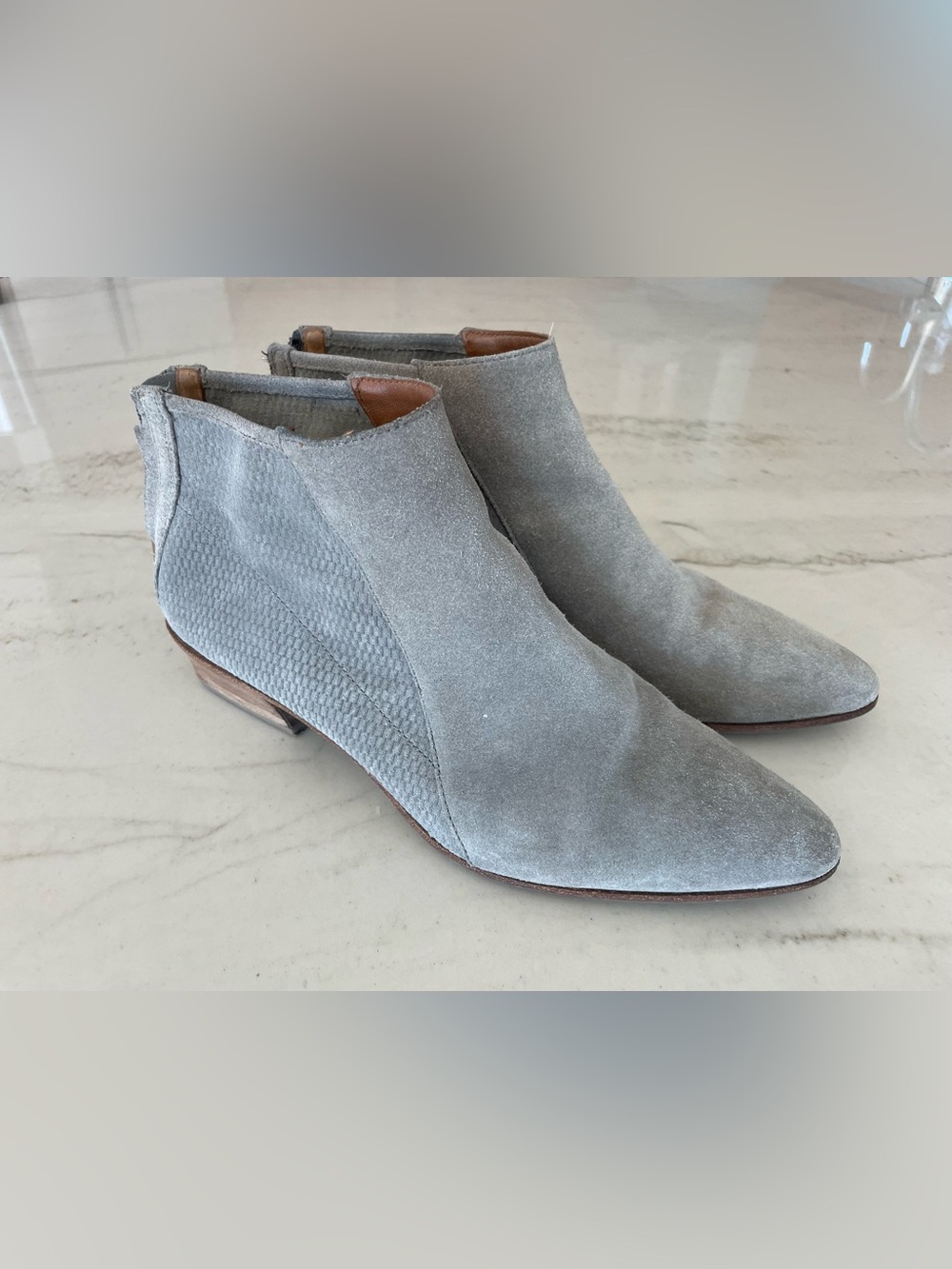 Aquatalia Grey Suede leather Ankle Booties; Back Zipper; Size 9.5; Italian Italy